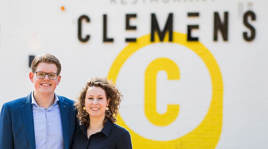 loes en olivier voor het logo van restaurant clemens in oss